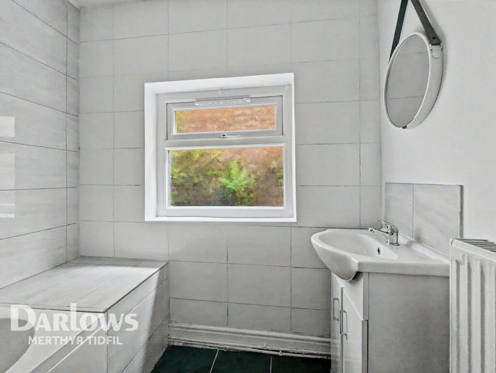 4 bed Mid Terraced House for rent in Ferndale. From Darlows - Merthyr Tydfil
