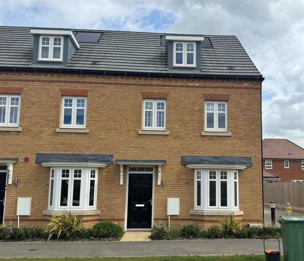 3 bed Semi Detached for rent in Sittingbourne. From George Webb Finn LLP - Sittingbourne 3 bed Semi Detached for rent in Sittingbourne. From George Webb Finn LLP - Sittingbourne