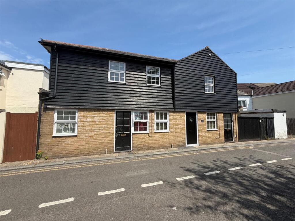 2 bed Apartment for rent in Gillingham. From George Webb Finn LLP - Sittingbourne 2 bed Apartment for rent in Gillingham. From George Webb Finn LLP - Sittingbourne