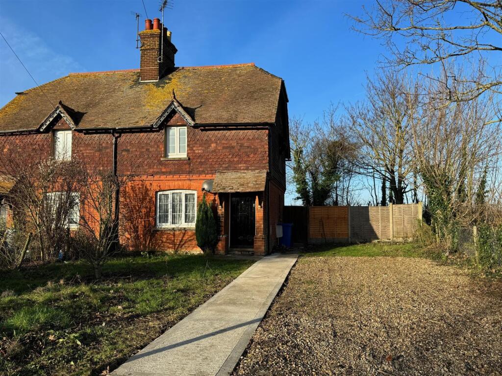 2 bed Semi Detached for rent in Iwade. From George Webb Finn LLP - Sittingbourne 2 bed Semi Detached for rent in Iwade. From George Webb Finn LLP - Sittingbourne