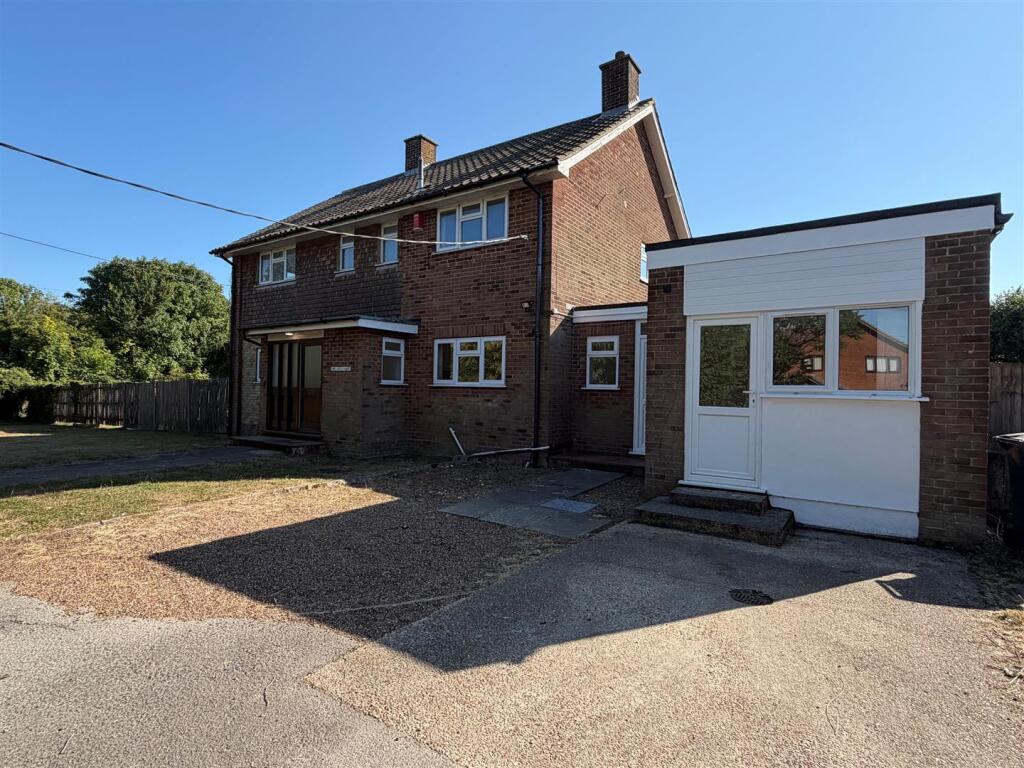 4 bed Detached for rent in Dover. From George Webb Finn LLP - Sittingbourne 4 bed Detached for rent in Dover. From George Webb Finn LLP - Sittingbourne