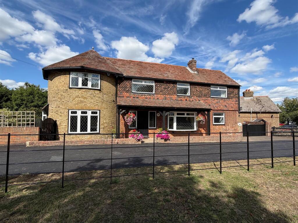 4 bed Detached for rent in Sittingbourne. From George Webb Finn LLP - Sittingbourne