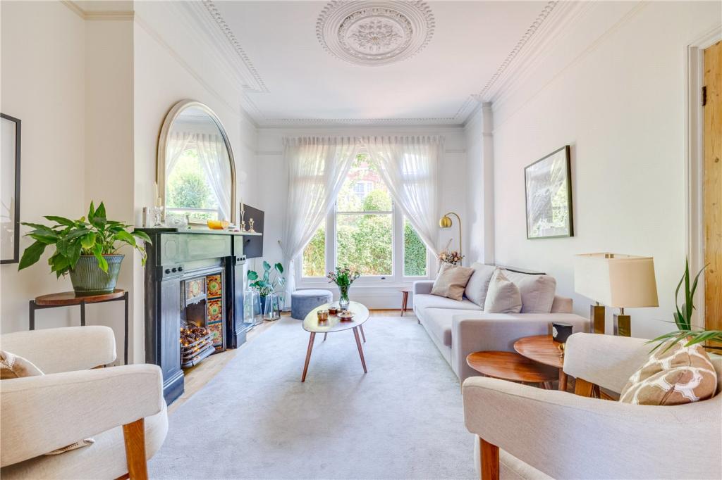 4 bed Mid Terraced House for rent in London. From Winkworth - Fulham