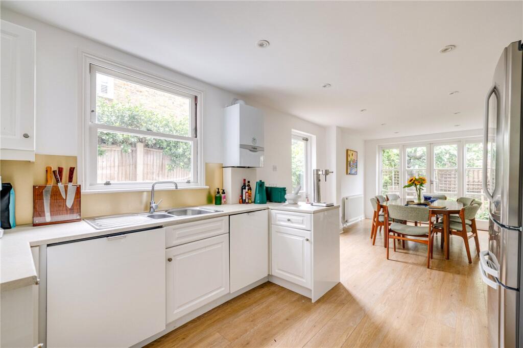 3 bed Mid Terraced House for rent in London. From Winkworth - Fulham