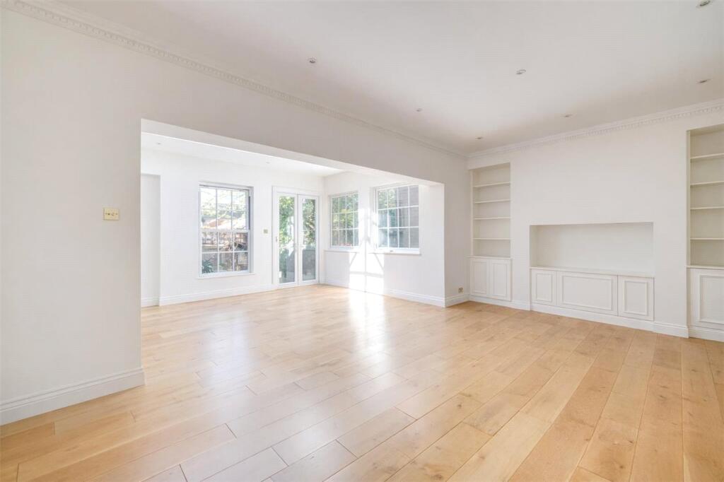 5 bed Mid Terraced House for rent in London. From Winkworth - Fulham
