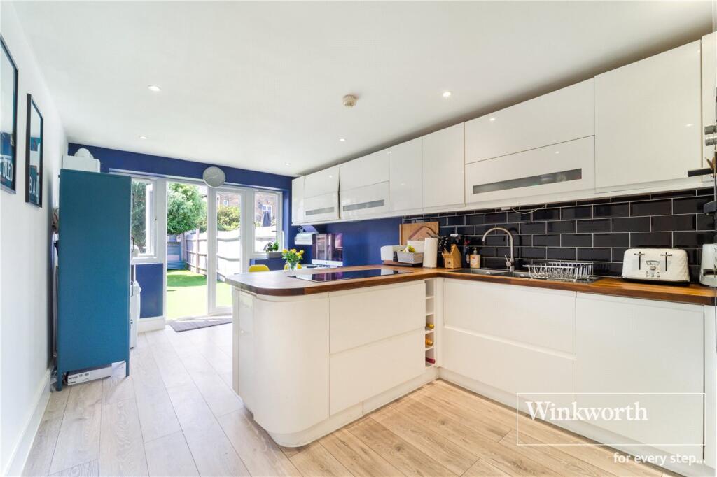 2 bed Mid Terraced House for rent in Brentford. From Winkworth - Fulham