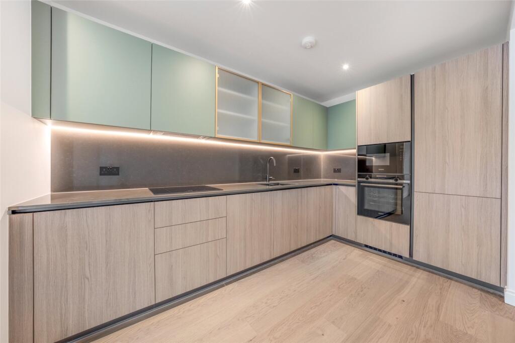 2 bed Apartment for rent in London. From Winkworth - Fulham