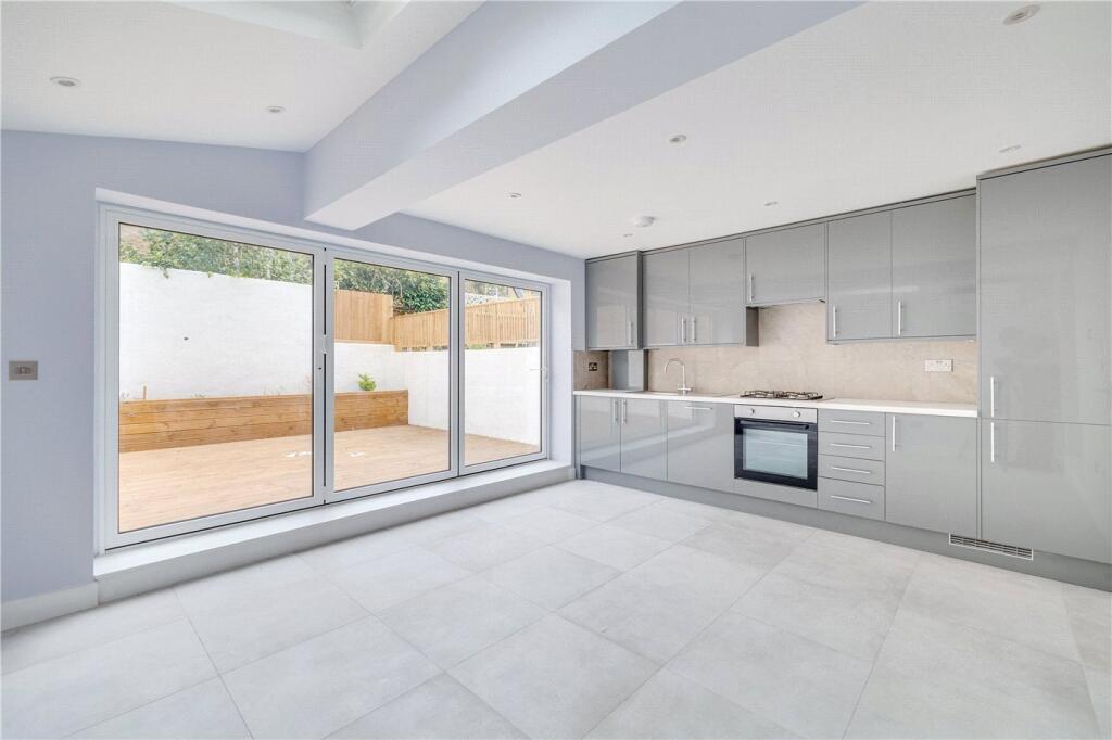 2 bed Apartment for rent in Fulham. From Winkworth - Fulham