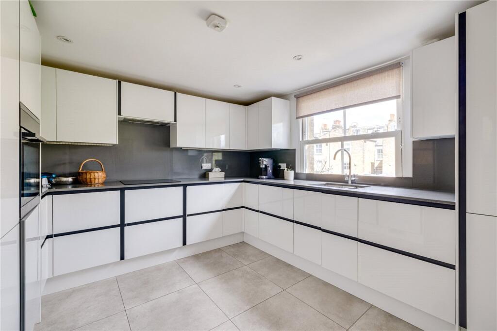 3 bed Apartment for rent in London. From Winkworth - Fulham