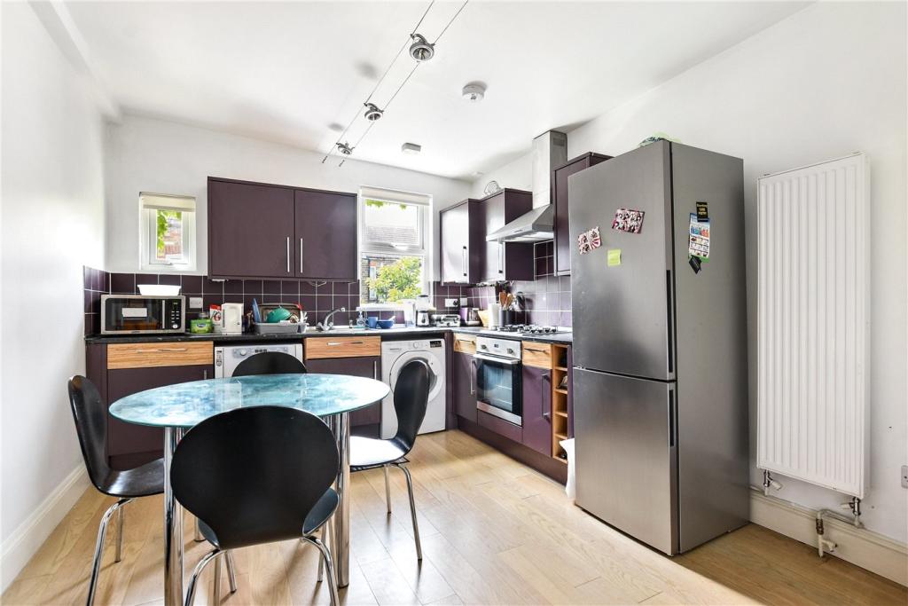 3 bed Apartment for rent in London. From Winkworth - Fulham