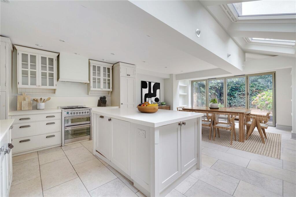 4 bed Mid Terraced House for rent in London. From Winkworth - Fulham 4 bed Mid Terraced House for rent in London. From Winkworth - Fulham