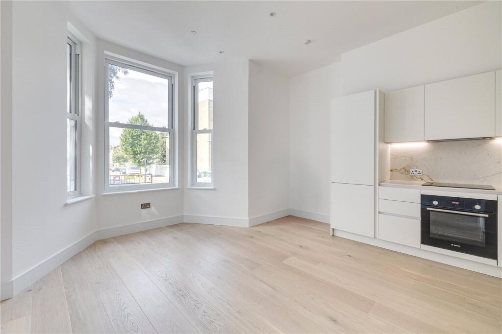 2 bed Apartment for rent in London. From Winkworth - Fulham