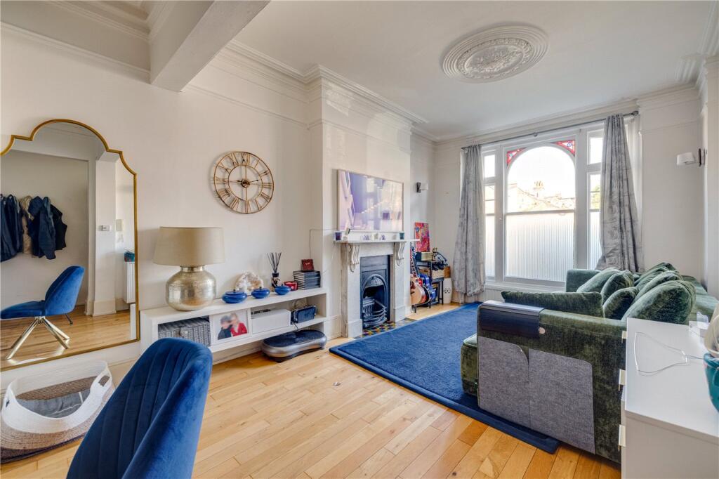 3 bed Apartment for rent in Fulham. From Winkworth - Fulham
