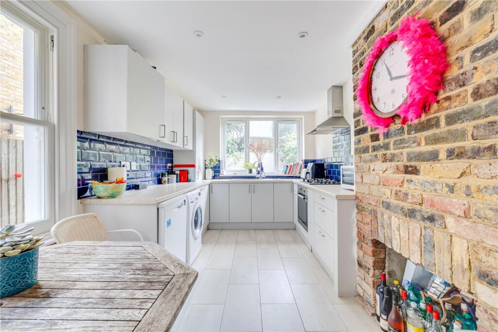 3 bed Mid Terraced House for rent in Hammersmith. From Winkworth - Fulham