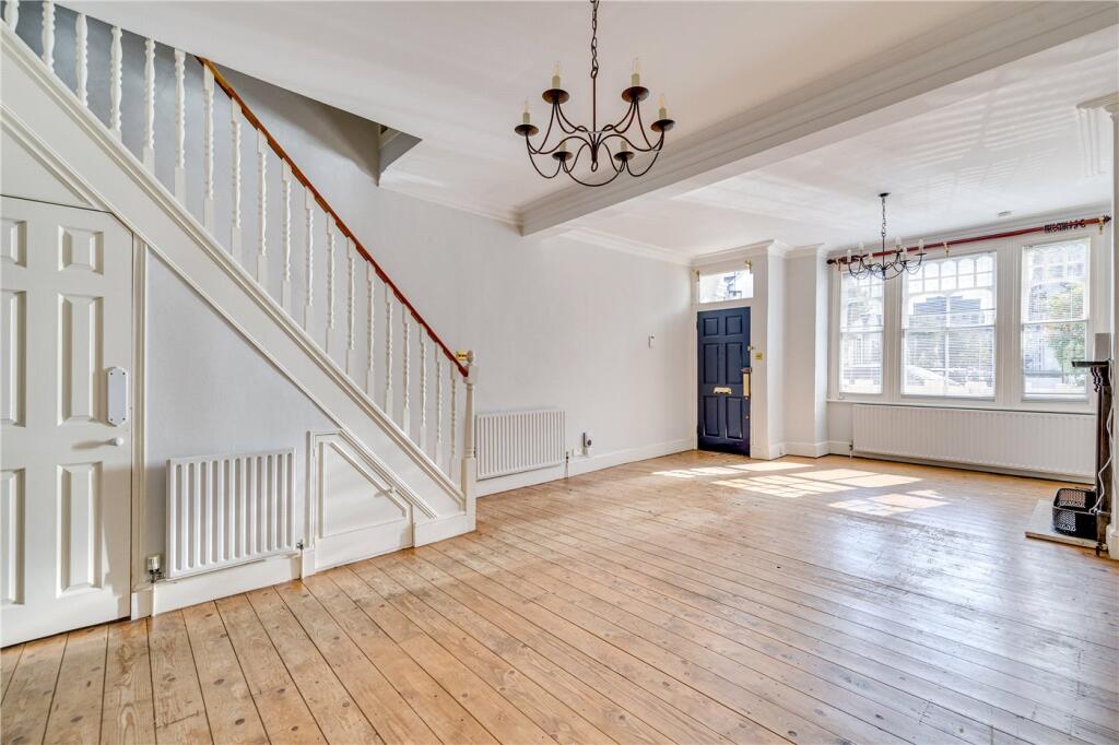 3 bed Mid Terraced House for rent in London. From Winkworth - Fulham