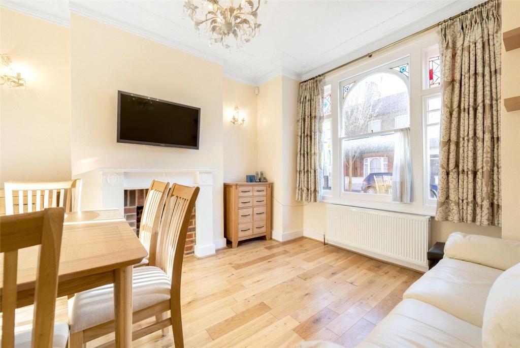 2 bed Apartment for rent in London. From Winkworth - Fulham