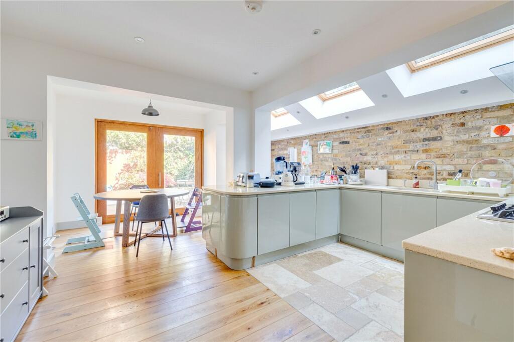 4 bed Mid Terraced House for rent in Fulham. From Winkworth - Fulham 4 bed Mid Terraced House for rent in Fulham. From Winkworth - Fulham