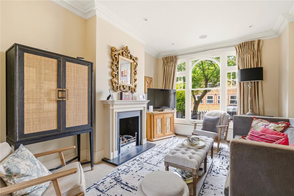 5 bed Mid Terraced House for rent in Fulham. From Winkworth - Fulham