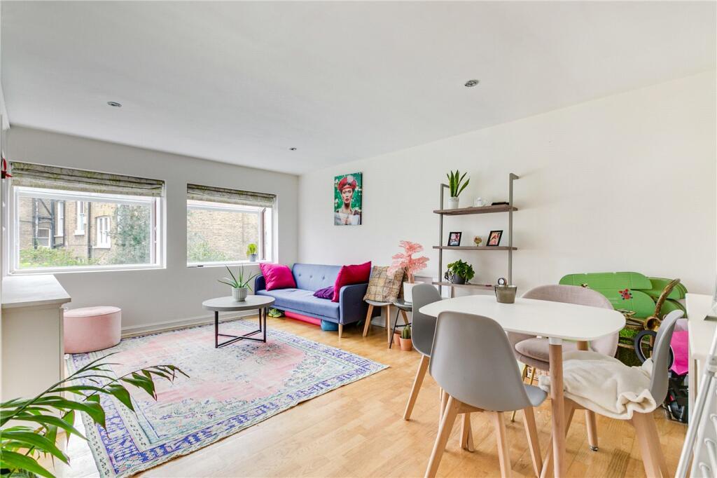 2 bed Apartment for rent in London. From Winkworth - Fulham