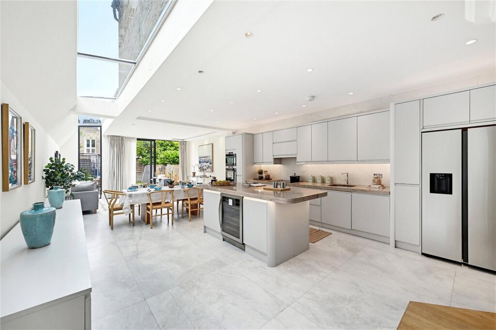 5 bed Mid Terraced House for rent in Fulham. From Winkworth - Fulham