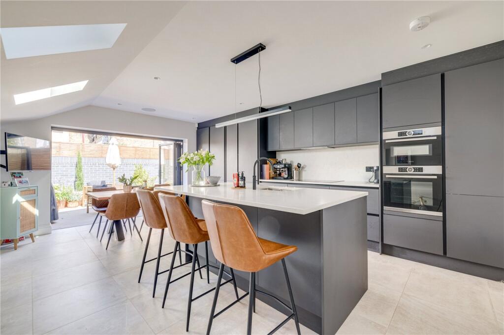 4 bed Mid Terraced House for rent in London. From Winkworth - Fulham