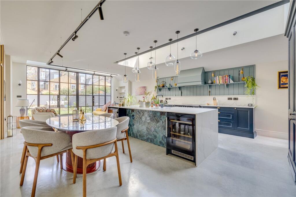 4 bed End of Terrace for rent in Fulham. From Winkworth - Fulham