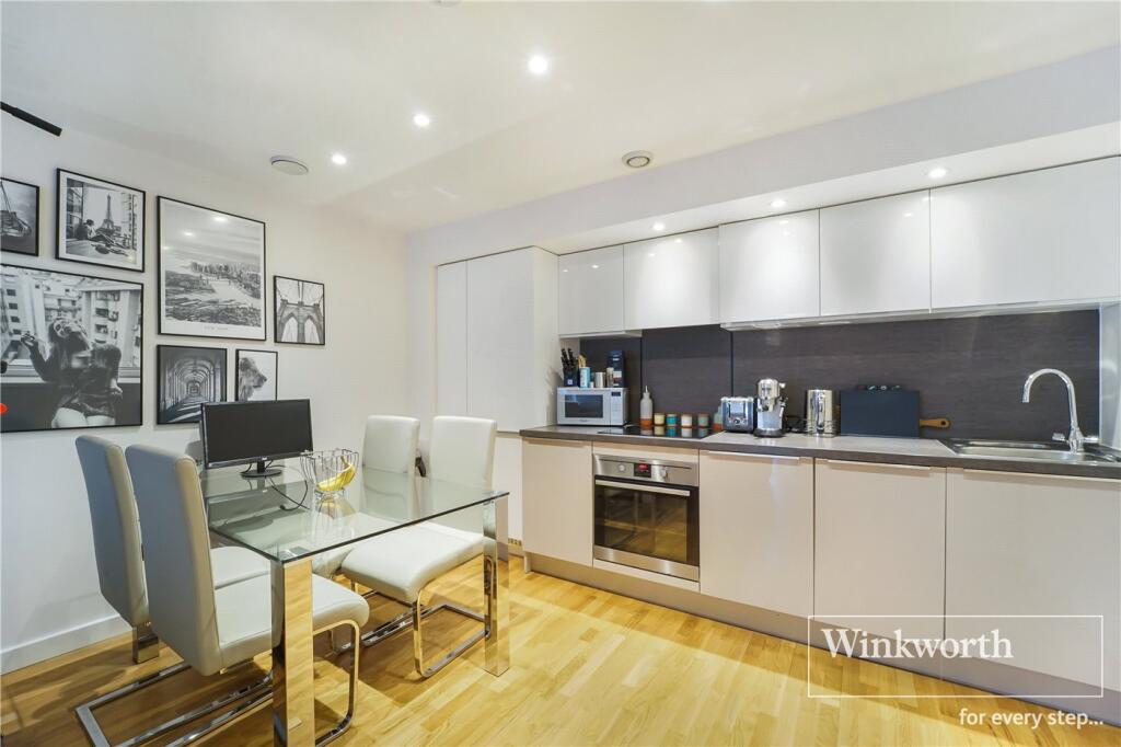2 bed Apartment for rent in Brentford. From Winkworth - Fulham