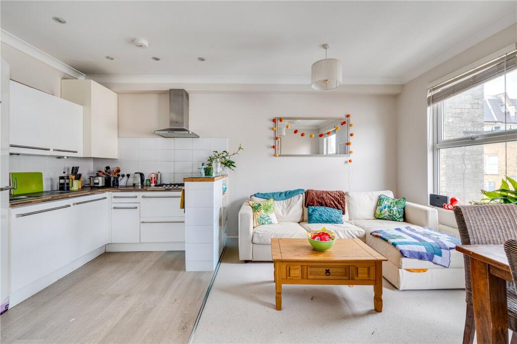 3 bed Apartment for rent in Hammersmith. From Winkworth - Fulham