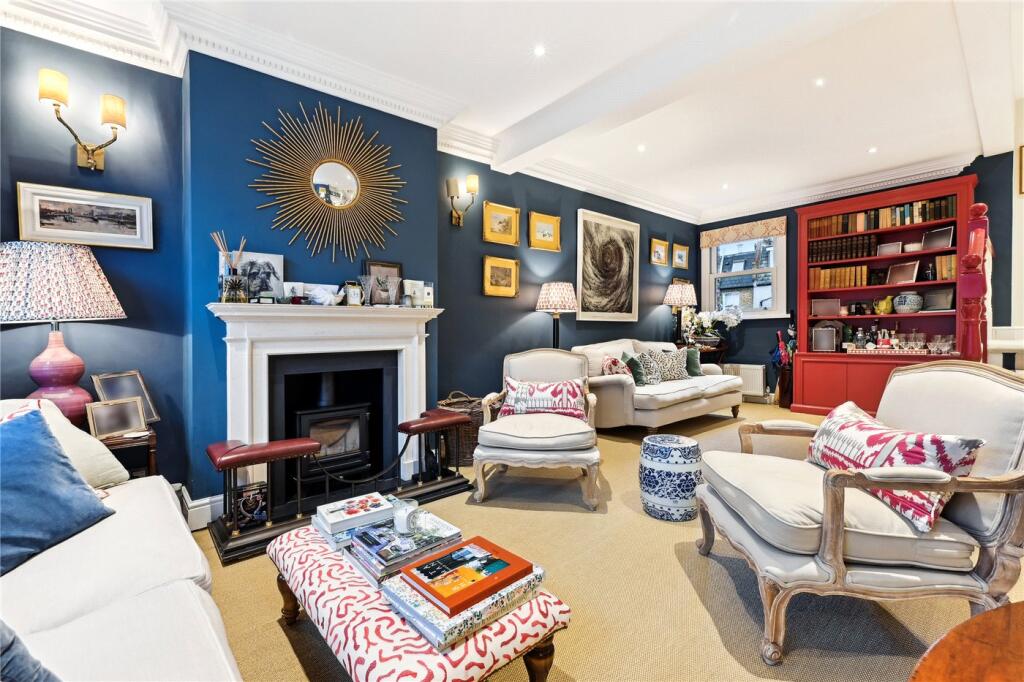 5 bed Mid Terraced House for rent in London. From Winkworth - Fulham