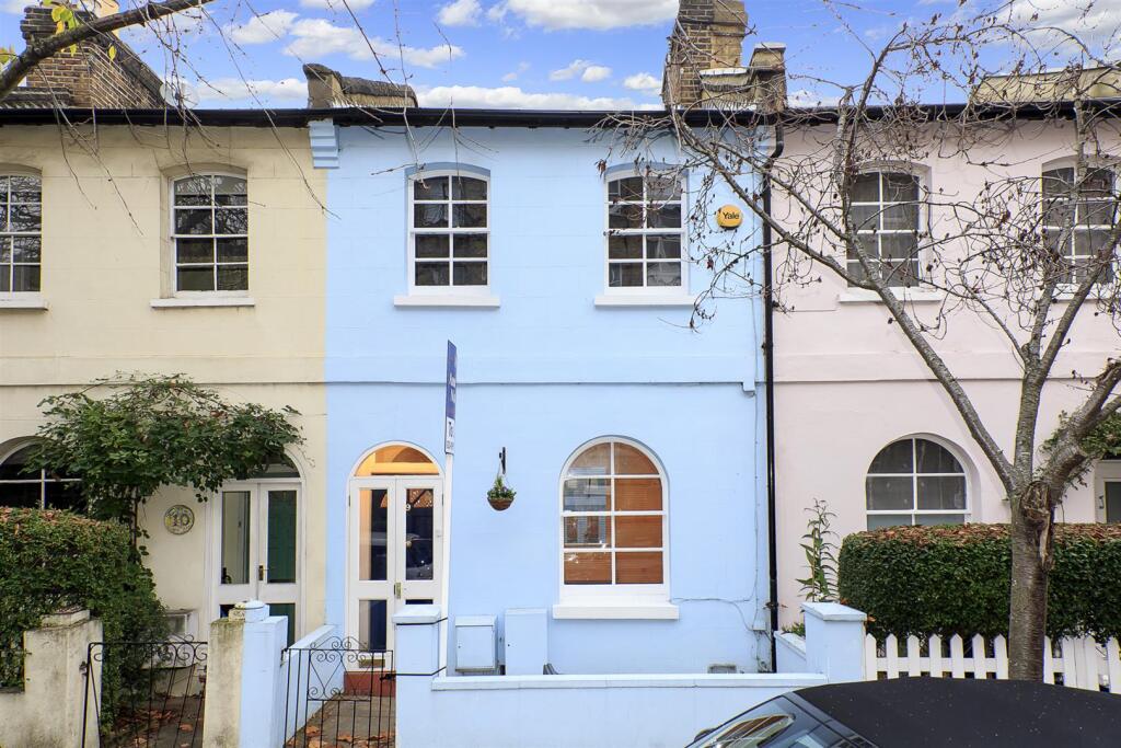 2 bed Mid Terraced House for rent in Chiswick. From Andrew Nunn & Associates - Chiswick