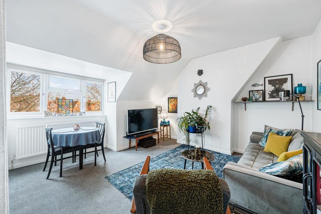 2 bed Apartment for rent in London. From Andrew Nunn & Associates - Chiswick