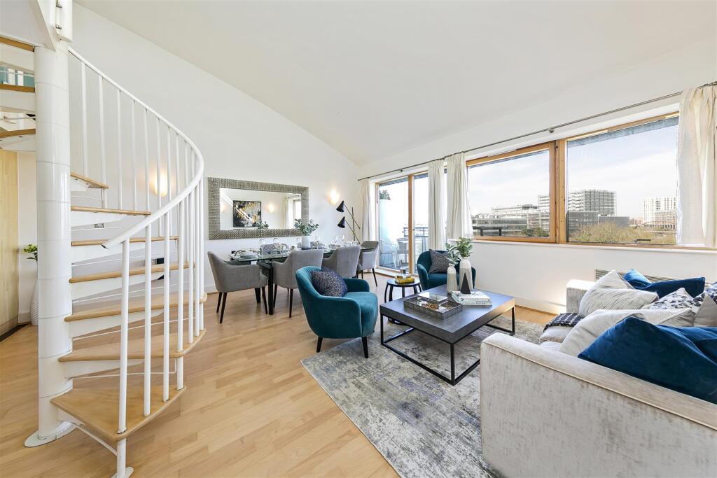 2 bed Penthouse for rent in Chiswick. From Andrew Nunn & Associates - Chiswick