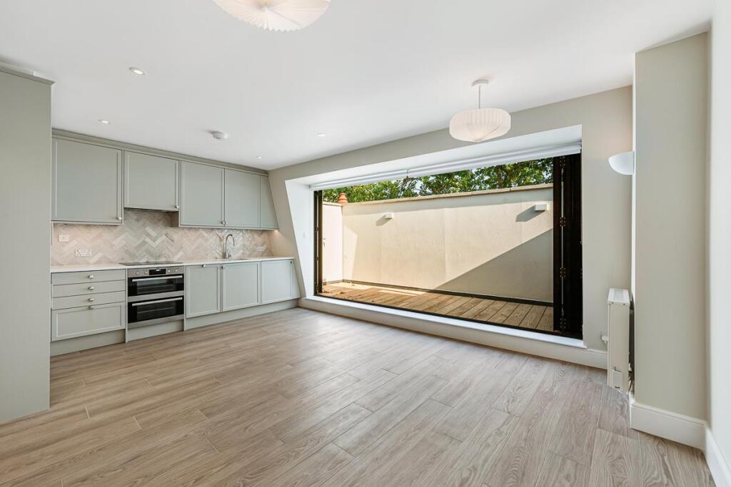 4 bed Apartment for rent in Chiswick. From Andrew Nunn & Associates - Chiswick