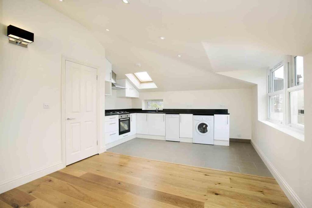 2 bed Apartment for rent in London. From Andrew Nunn & Associates - Chiswick
