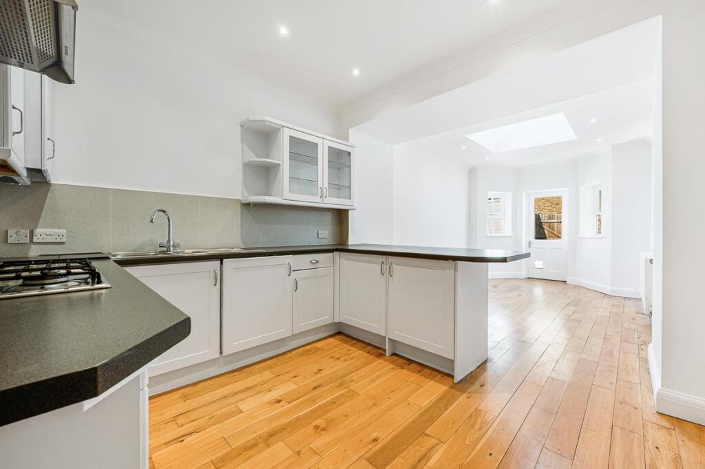 2 bed House (unspecified) for rent in Chiswick. From Andrew Nunn & Associates - Chiswick