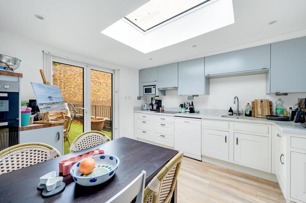 3 bed Apartment for rent in Hammersmith. From Andrew Nunn & Associates - Chiswick