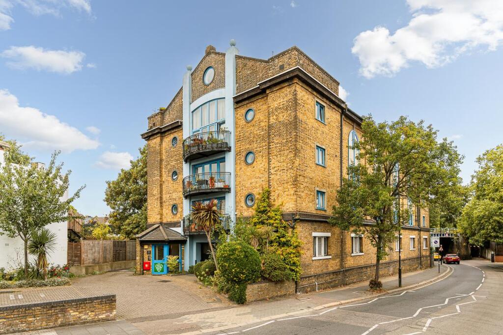 2 bed 1st Floor Flat for rent in Chiswick. From Andrew Nunn & Associates - Chiswick
