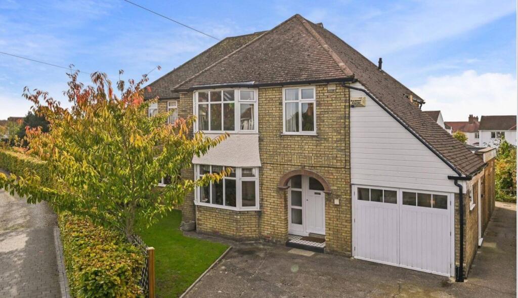 4 bed Detached for rent in Folkestone. From Colebrook Sturrock - Hawkinge 4 bed Detached for rent in Folkestone. From Colebrook Sturrock - Hawkinge