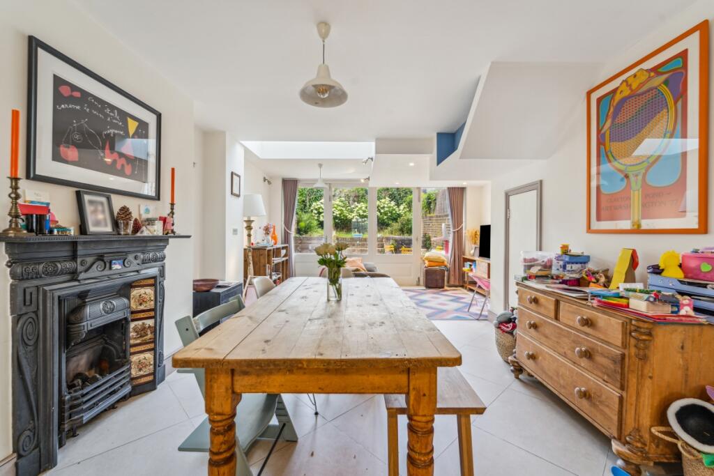 4 bed Mid Terraced House for rent in Islington. From Cluttons - Islington - Lettings 4 bed Mid Terraced House for rent in Islington. From Cluttons - Islington - Lettings