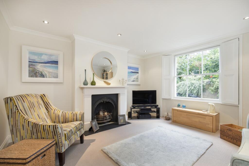 3 bed Apartment for rent in Islington. From Cluttons - Islington - Lettings