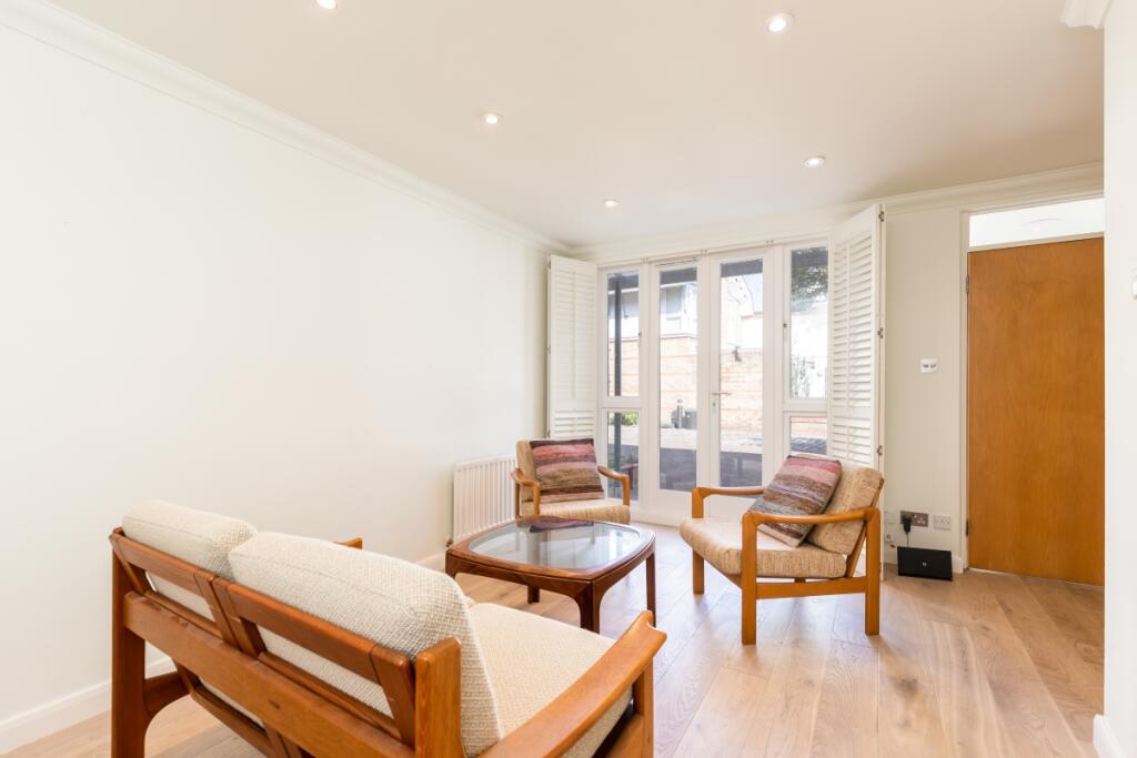 1 bed Mews for rent in Islington. From Cluttons - Islington - Lettings