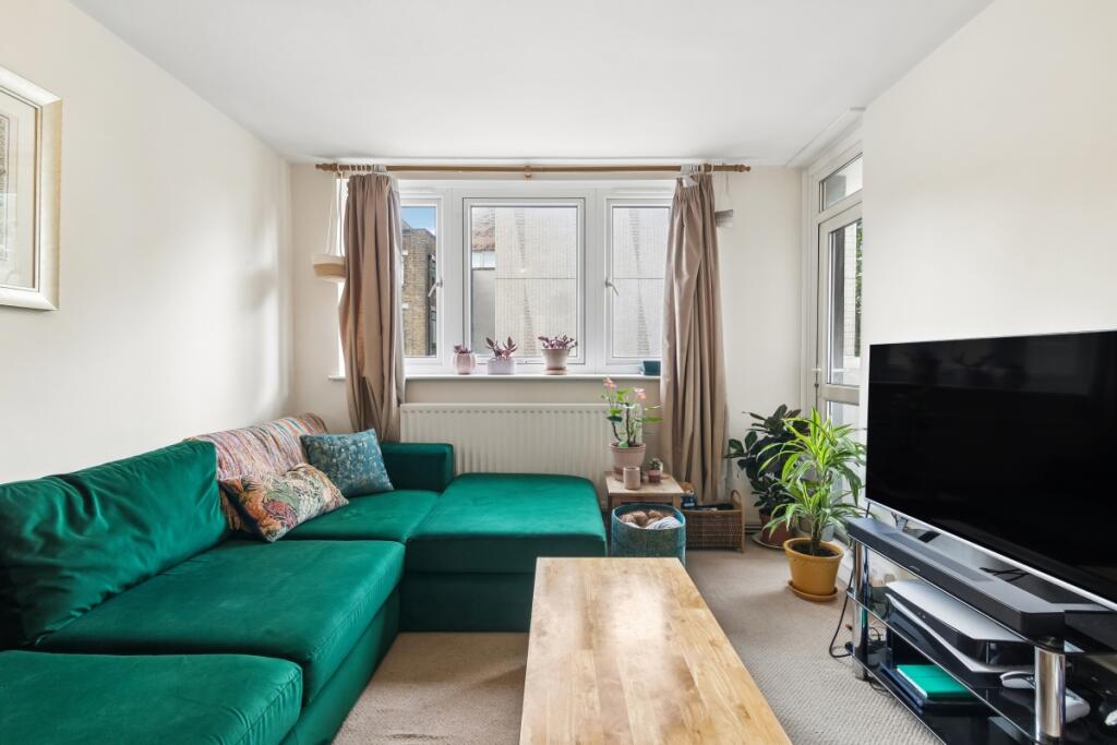 3 bed Apartment for rent in Islington. From Cluttons - Islington - Lettings