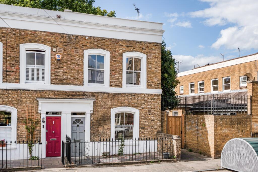 3 bed Mid Terraced House for rent in Islington. From Cluttons - Islington - Lettings