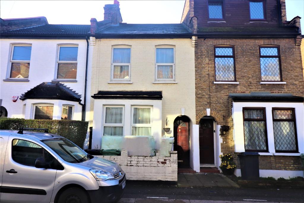 2 bed Mid Terraced House for rent in London. From Amanda Roberts - North Chingford