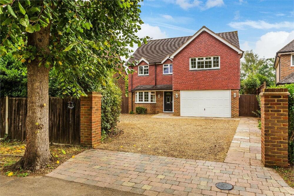 6 bed Detached for rent in Walton-on-Thames. From Rochills Ltd - Walton-On-Thames