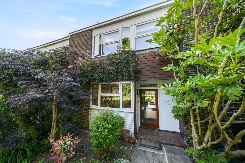 4 bed Mid Terraced House for rent in Beckenham. From Langford Russell - Beckenham