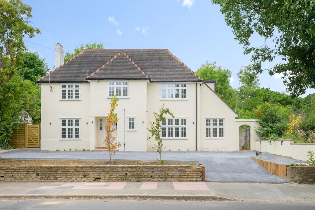 2 bed 1st Floor Flat for rent in Keston Mark. From Langford Russell - Beckenham
