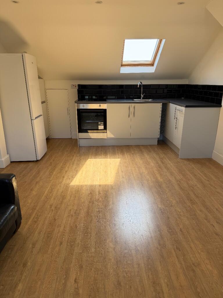 2 bed 1st Floor Flat for rent in London. From S H Properties Hendon