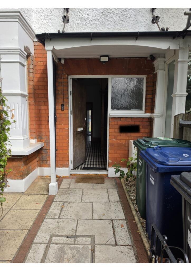 3 bed Mid Terraced House for rent in Finchley. From S H Properties Hendon