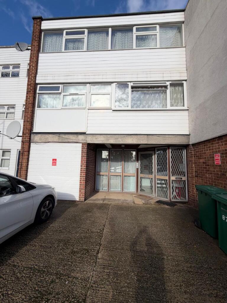 1 bed 1st Floor Flat for rent in Hendon. From S H Properties Hendon